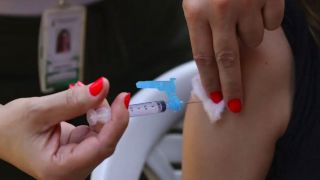 Justiça ordena remoção de postagens que associam vacina à aids
