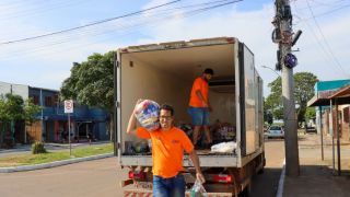 Prefeitura de Eldorado do Sul entrega cestas básicas e kits de higiene e limpeza aos moradores afetados pelas cheias