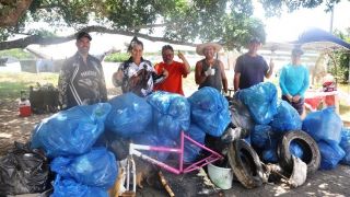 Mutirão da FURG São Lourenço do Sul recolhe 540kg de resíduos ao redor do trapiche, em São Lourenço do Sul