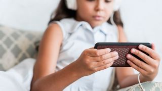 CCJ, do Senado Federal, pode proibir conta em rede social para menores de 12 anos