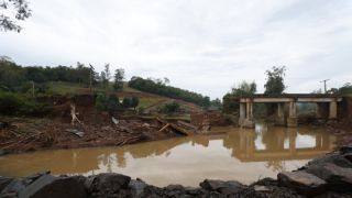 Governo do Estado do RS assina contrato emergencial para construção de ponte em Caraá