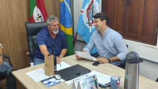 Deputado Marcus Vinícius entrega emenda de R$ 100 mil, para iluminação de Led, em Barra do Ribeiro