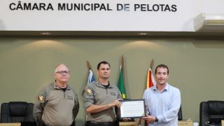Após intervir numa ocorrência de violência doméstica, em Pelotas, policial militar é homenageado