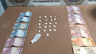 Brigada Militar prende homem por tráfico de drogas, em Pelotas, durante fiscalização em bar
