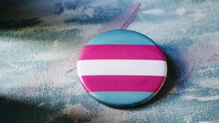 Supermercado de Tramandaí deve indenizar empregado transgênero impedido de usar nome social no crachá