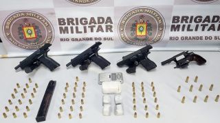 Jovem é apreendido pela Brigada Militar, no Corredor do Bosque, em Rio Grande, por porte ilegal de arma