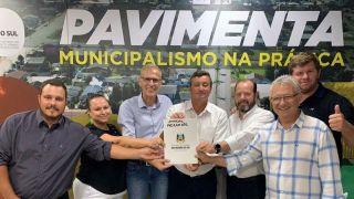 Município de Amaral Ferrador assina convênio para obra de pavimentação no valor de R$ 1,1 milhão