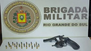 Homem é preso pela Brigada Militar, por porte ilegal de arma de fogo, em Encruzilhada do Sul