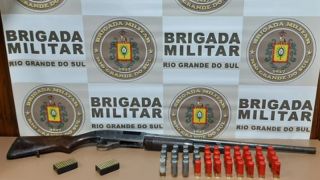 Homem é preso pela Brigada Militar, por porte ilegal de arma de fogo, em Encruzilhada do Sul