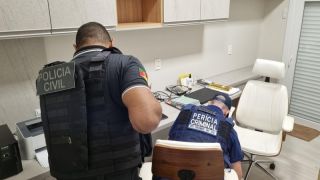 Repressão à pornografia infantil: homem é preso em flagrante por posse irregular de arma de fogo
