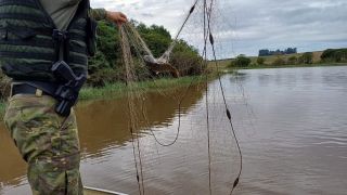 220 metros de redes de pesca, usados ilegalmente, são apreendidos na Barragem de Ernestina