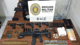 Homem é preso pela Brigada Militar, em Bagé, com diversas armas de fogo e drogas