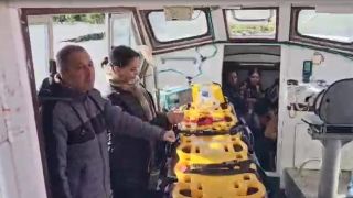“Ambulancha” da Marinha realiza transferência de pessoas que precisam realizar hemodiálise, em Rio Grande