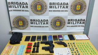 Quatro suspeitos são presos por porte ilegal de arma e tráfico de drogas, em Eldorado do Sul