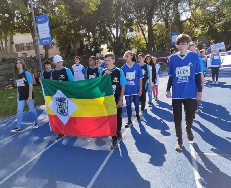 Alunos da Escola Padre Arlindo, de Amaral Ferrador, participaram do 6°  Torneio Escolar de Atletismo na Sogipa